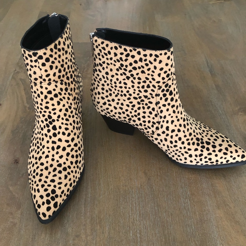 ❌SOLD ❌ Leopard Boots - Picture 3 of 8
